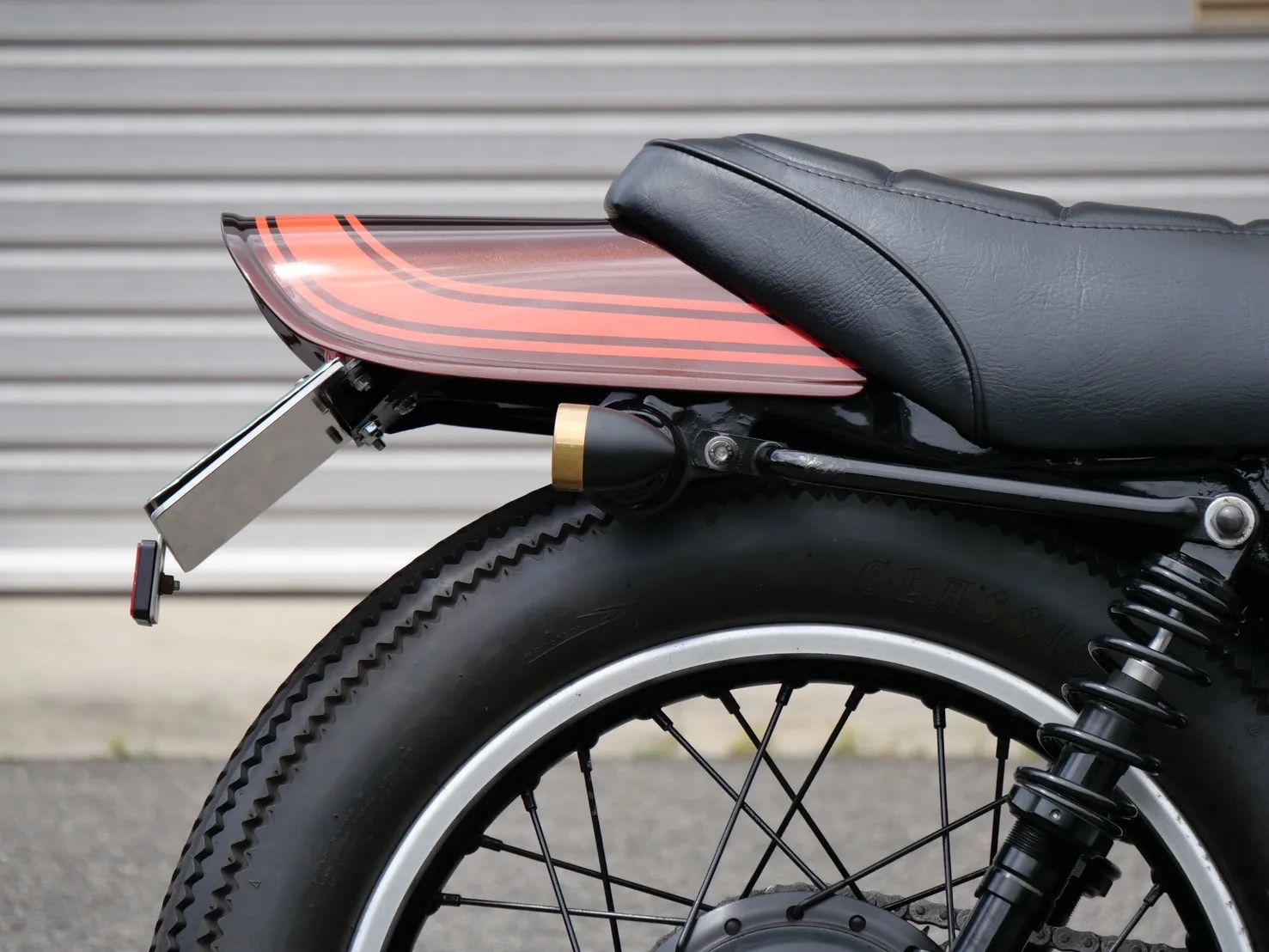 リアフェンダーは鉄板から製作