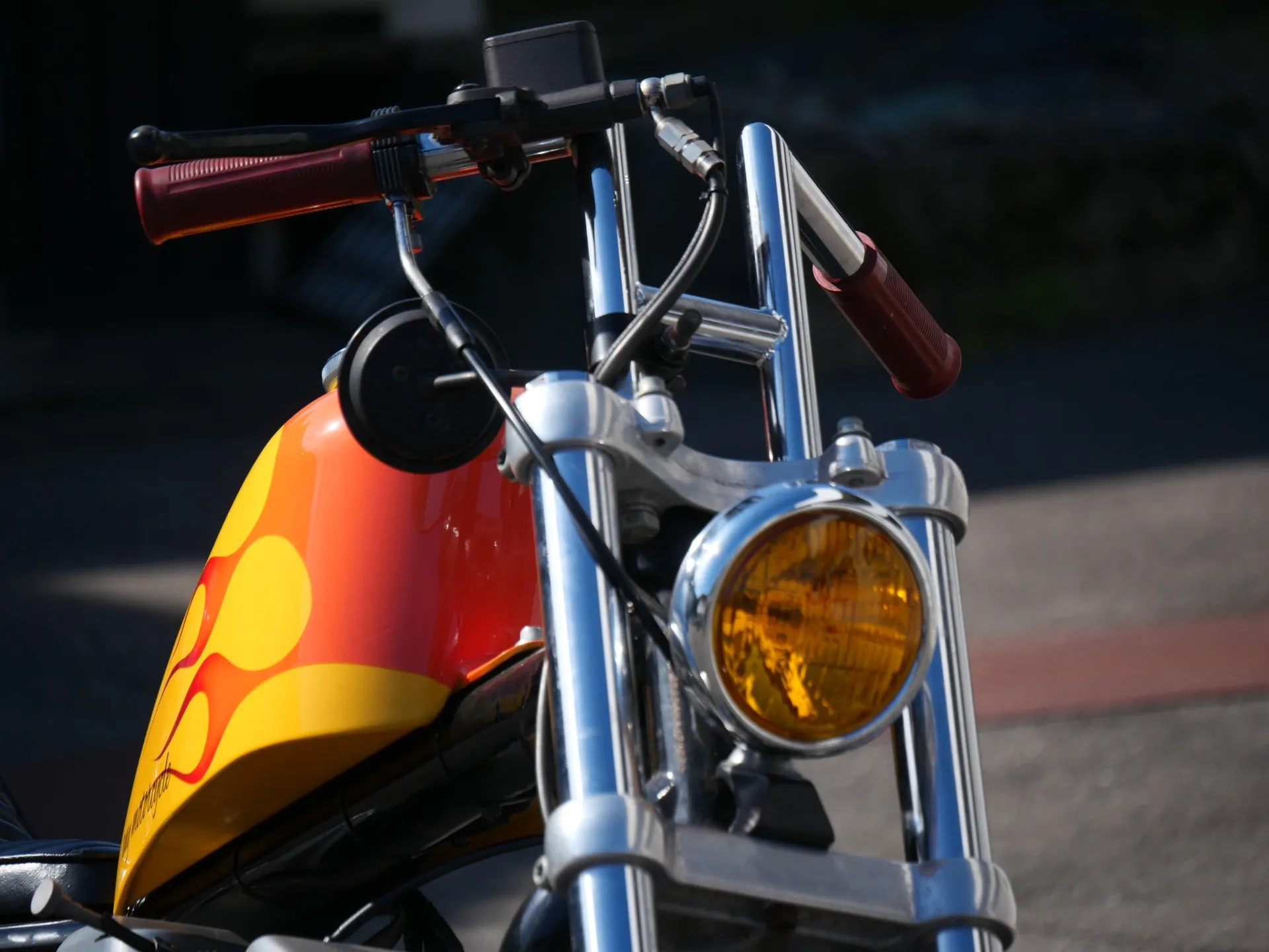 ハンドルはオリジナルで、ナローにこだわったスタイル