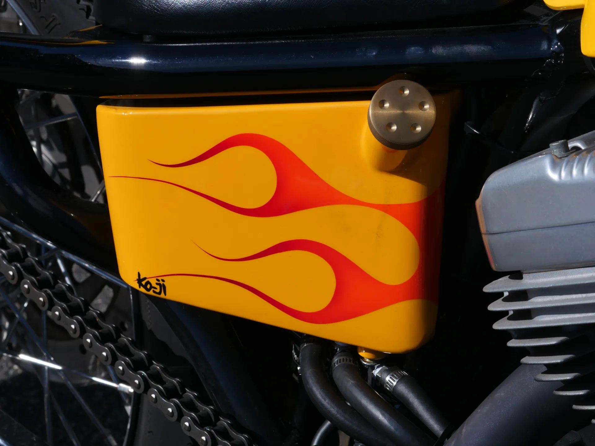 オイルタンクはオリジナルで製作、ビンテージぽい見た目に特にこだわっています！